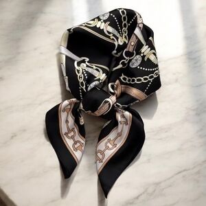 NEW Horsebit & Gold Chain Print Scarf